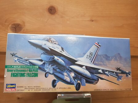 Hasegawa General Dynamics F-16A Plus Fighting Falcon 1/72 Model Kit